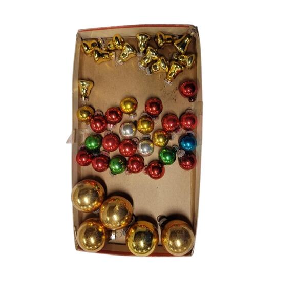 lots of Christmas Ball & Bell Ornaments Essential Christmas Tree Decorations - Picture 1 of 8